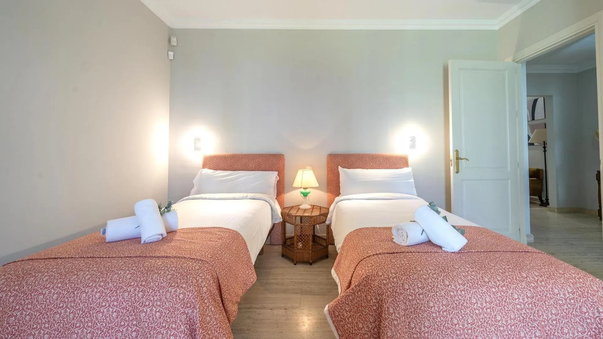 Xpce Artola Playa - Villa De Lujo Con Pista De Padel Privada Y Piscina Marbella