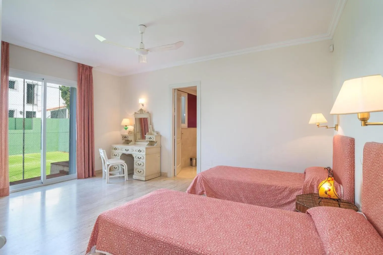 Xpce Artola Playa - Villa De Lujo Con Pista De Padel Privada Y Piscina Marbella