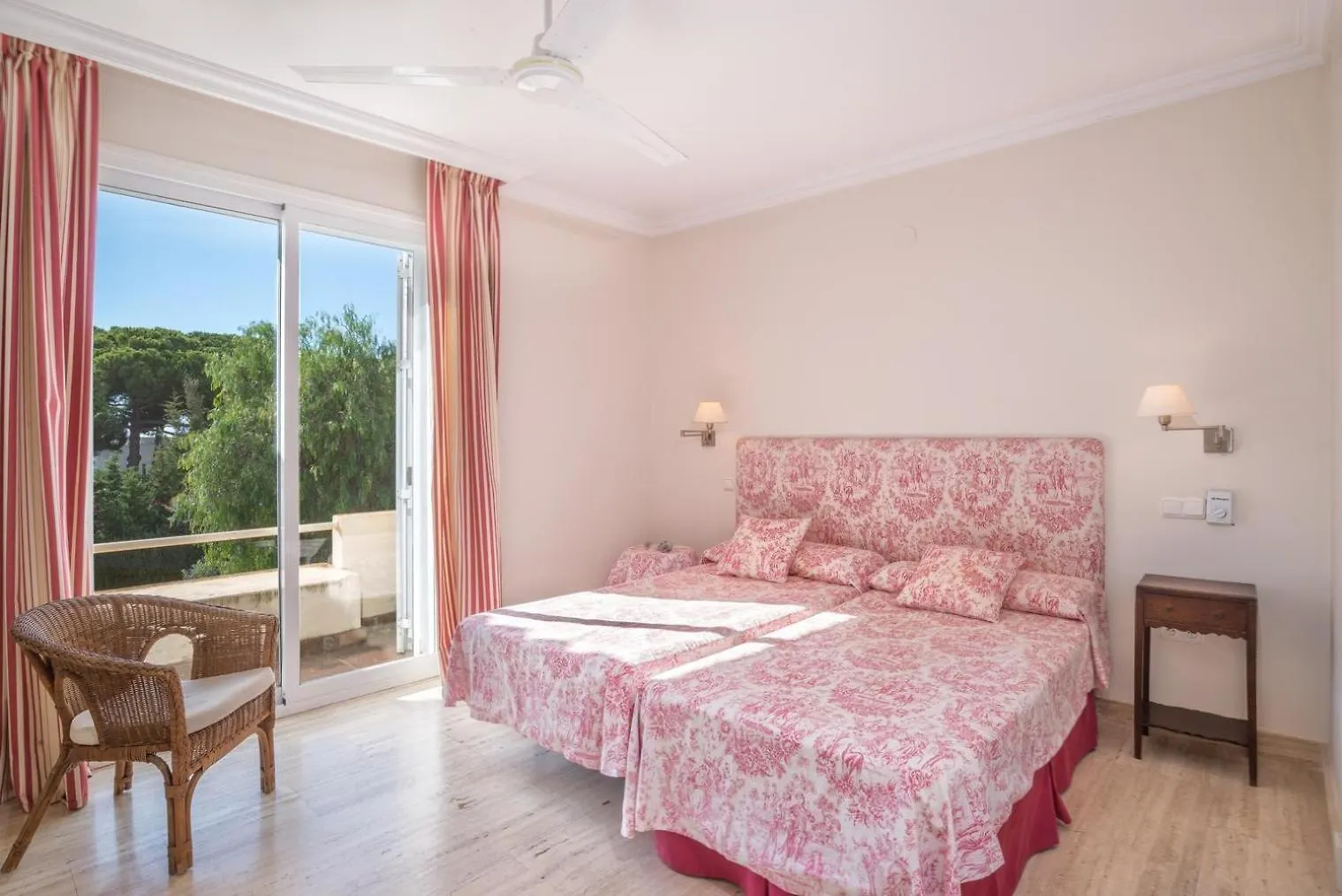 Xpce Artola Playa - Villa De Lujo Con Pista De Padel Privada Y Piscina Marbella
